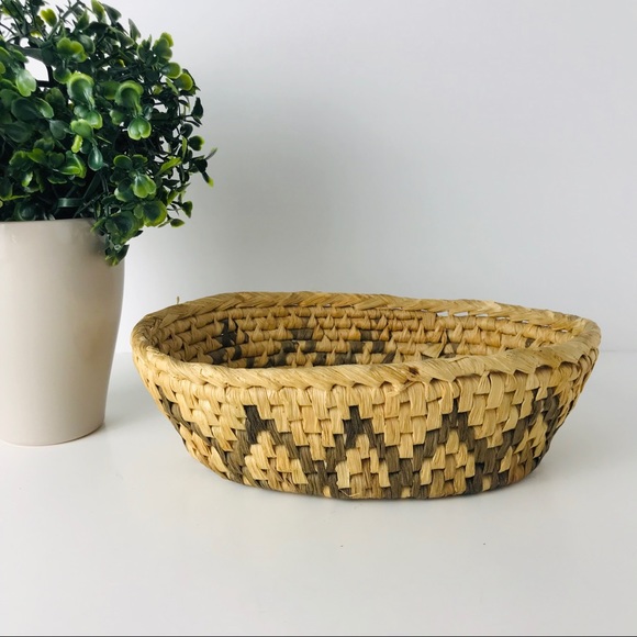 Other - Vintage Wicker basket / tray decor